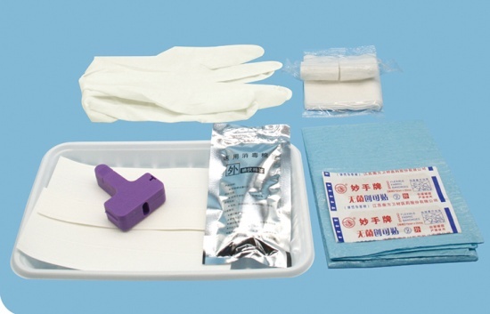 Sterile Dressing Pack with Tray Force Clamp
